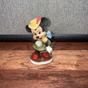 Disney Frontier Minnie Mouse Bow & Arrows Vintage Porcelain Ceramic 4" Figure